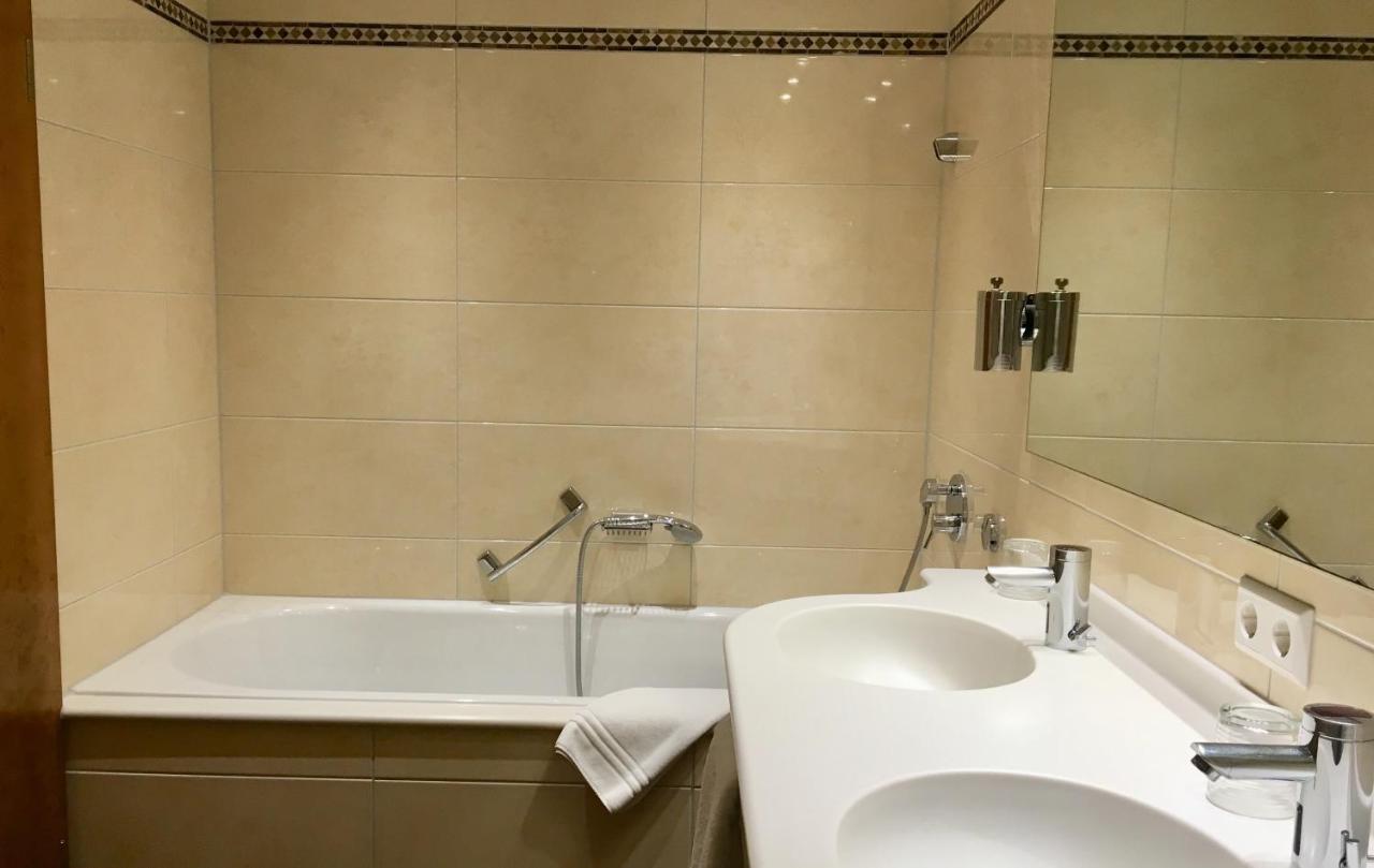 Hotel Engel Улм Екстериор снимка